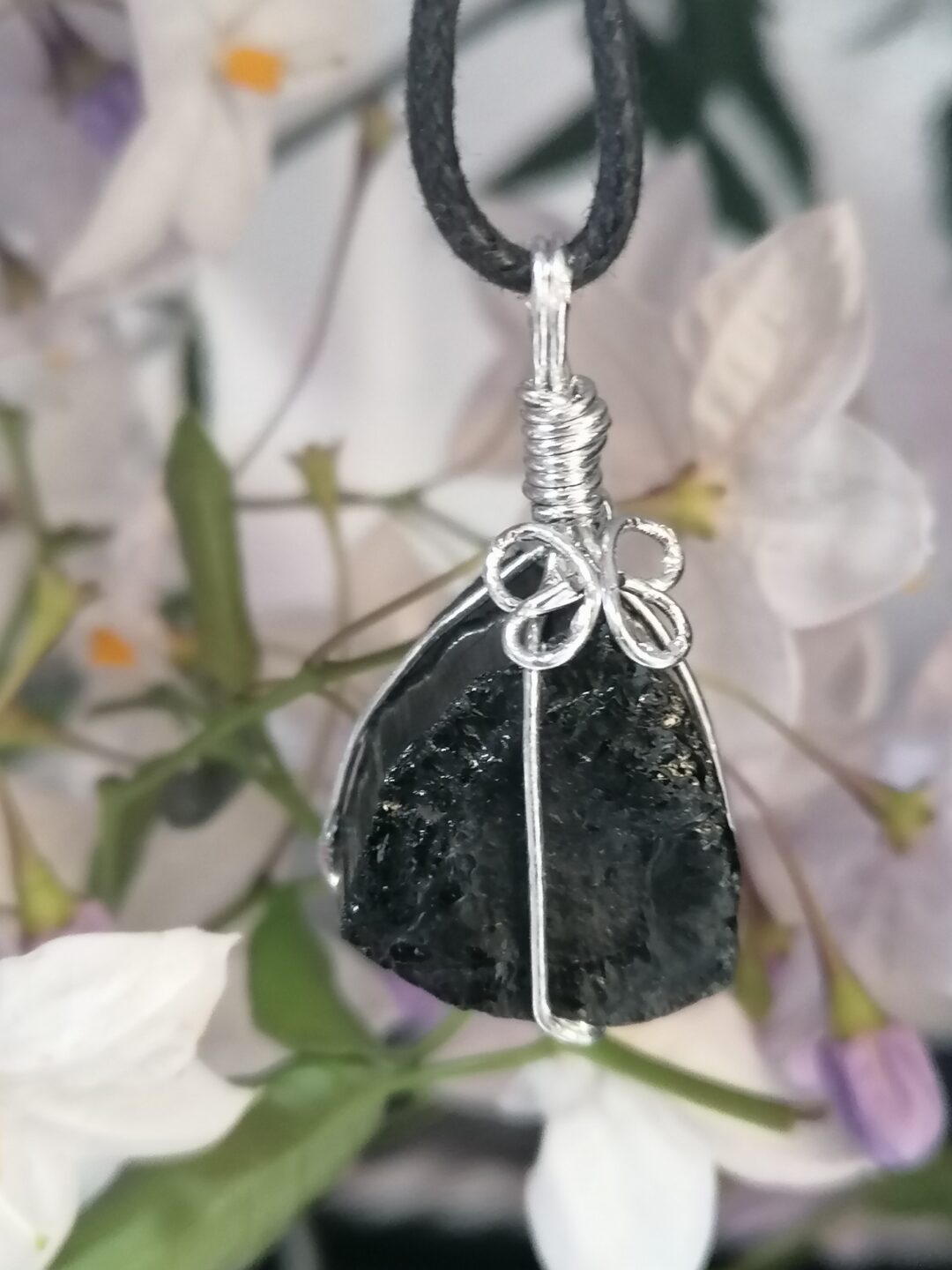 Pendentif en tourmaline brute – Image 2